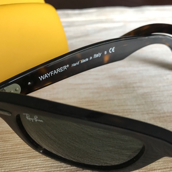 Ray Ban Authentic Wayfarer Sunglasses With Case - Picture 2 of 6